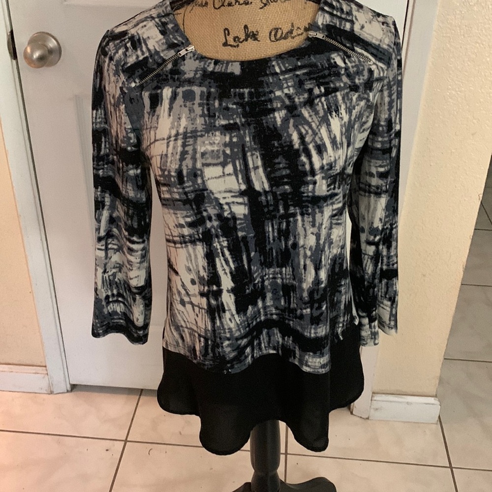 Dress barn blue/white zippered top